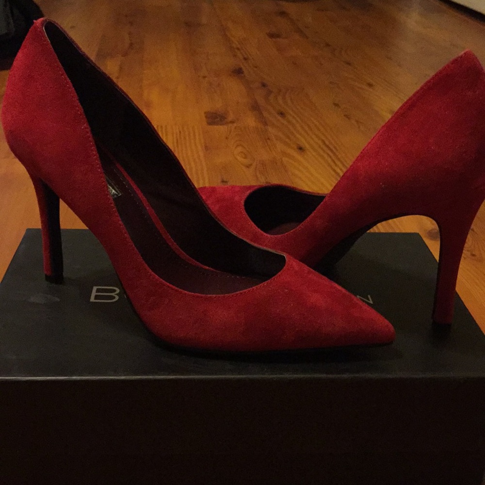 NEW !! 🔥🔥4 inch red suede heels🔥🔥